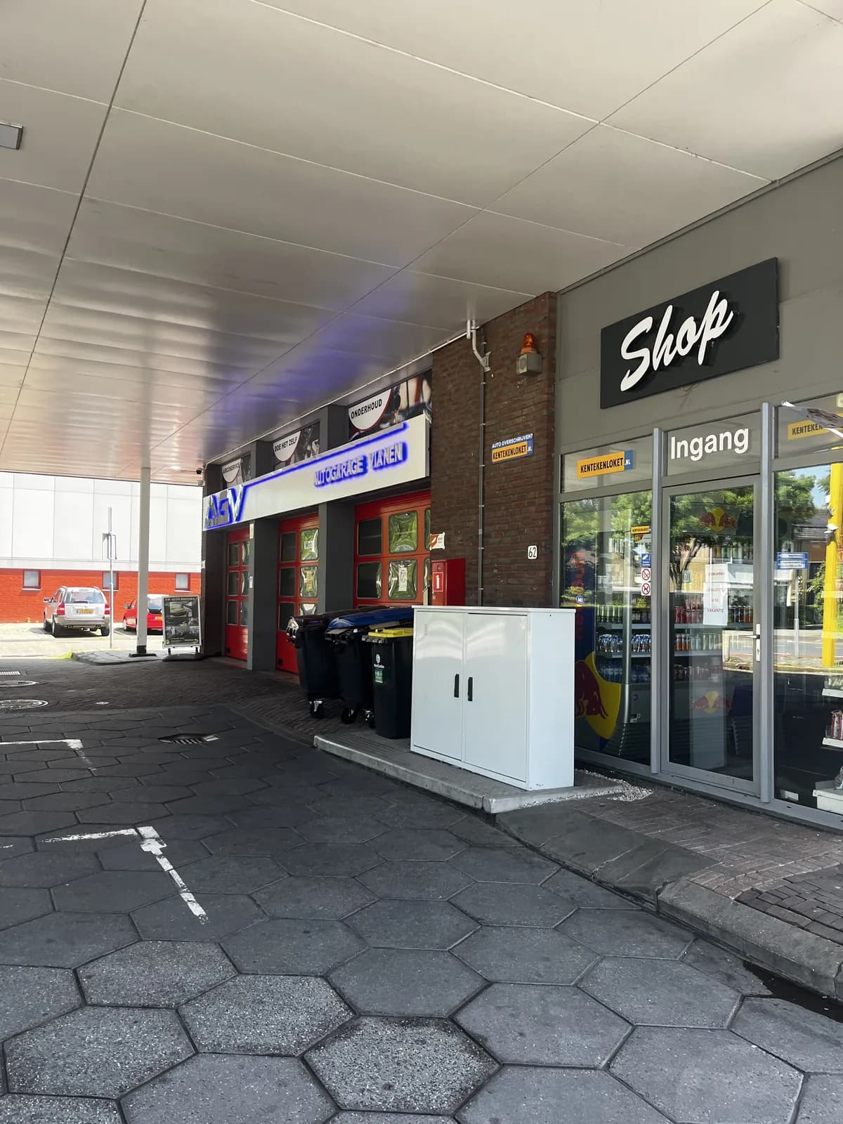 AGV Autogarage Vianen — shop en garage exterieur